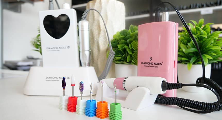 5 motive pentru care freza albă Diamond Nails este indispensabilă acasă și în salon!