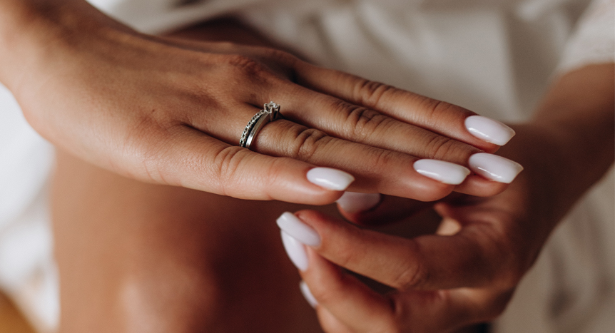 Unghii de nuntă spectaculoase pentru 2025 - Inspirație Diamond Nails pentru o zi irezistibilă