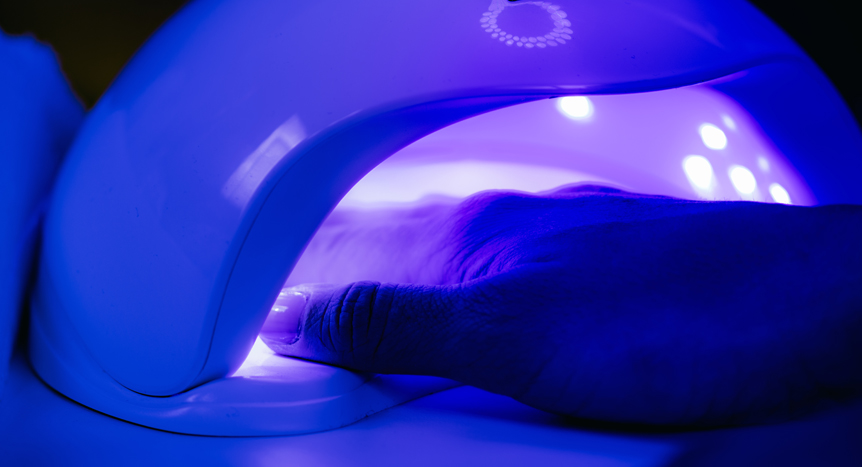 UV vs LED - Care lampă îți asigură manichiura perfectă?